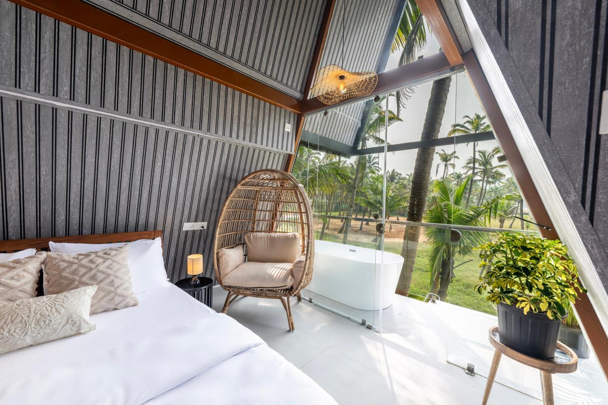The Rose Goa Beach Resort Агонда Екстериор снимка