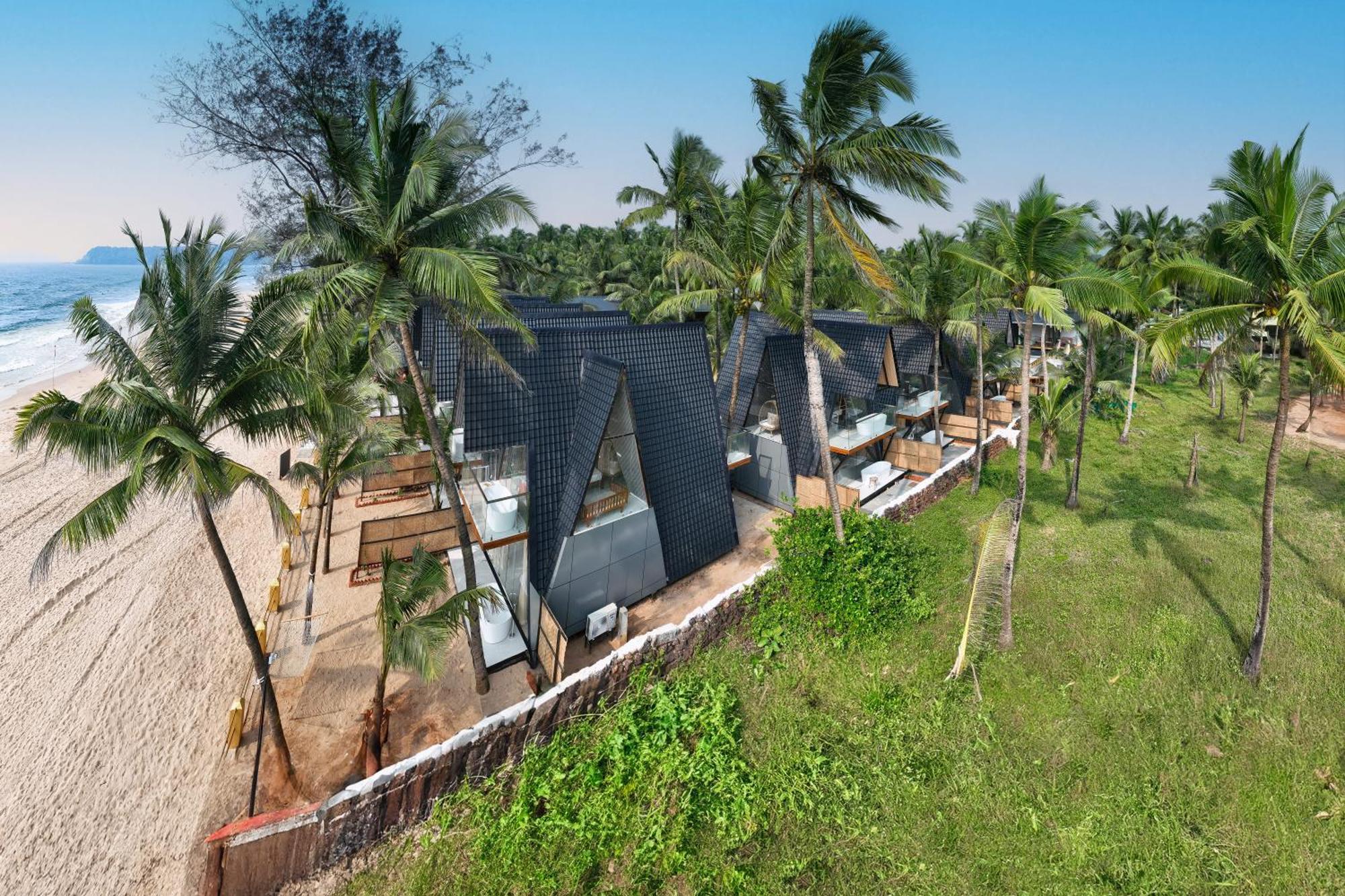 The Rose Goa Beach Resort Агонда Екстериор снимка