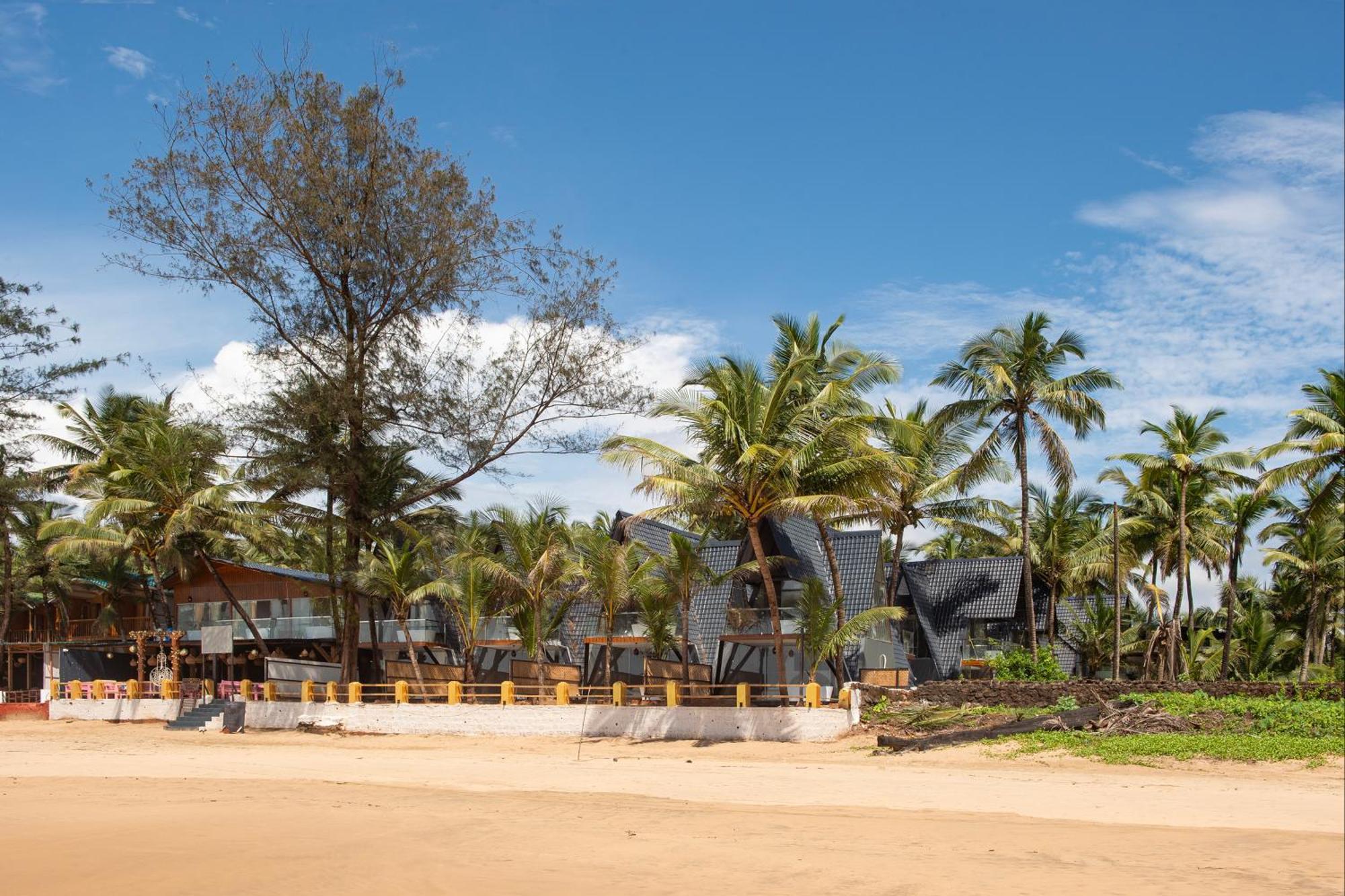 The Rose Goa Beach Resort Агонда Екстериор снимка