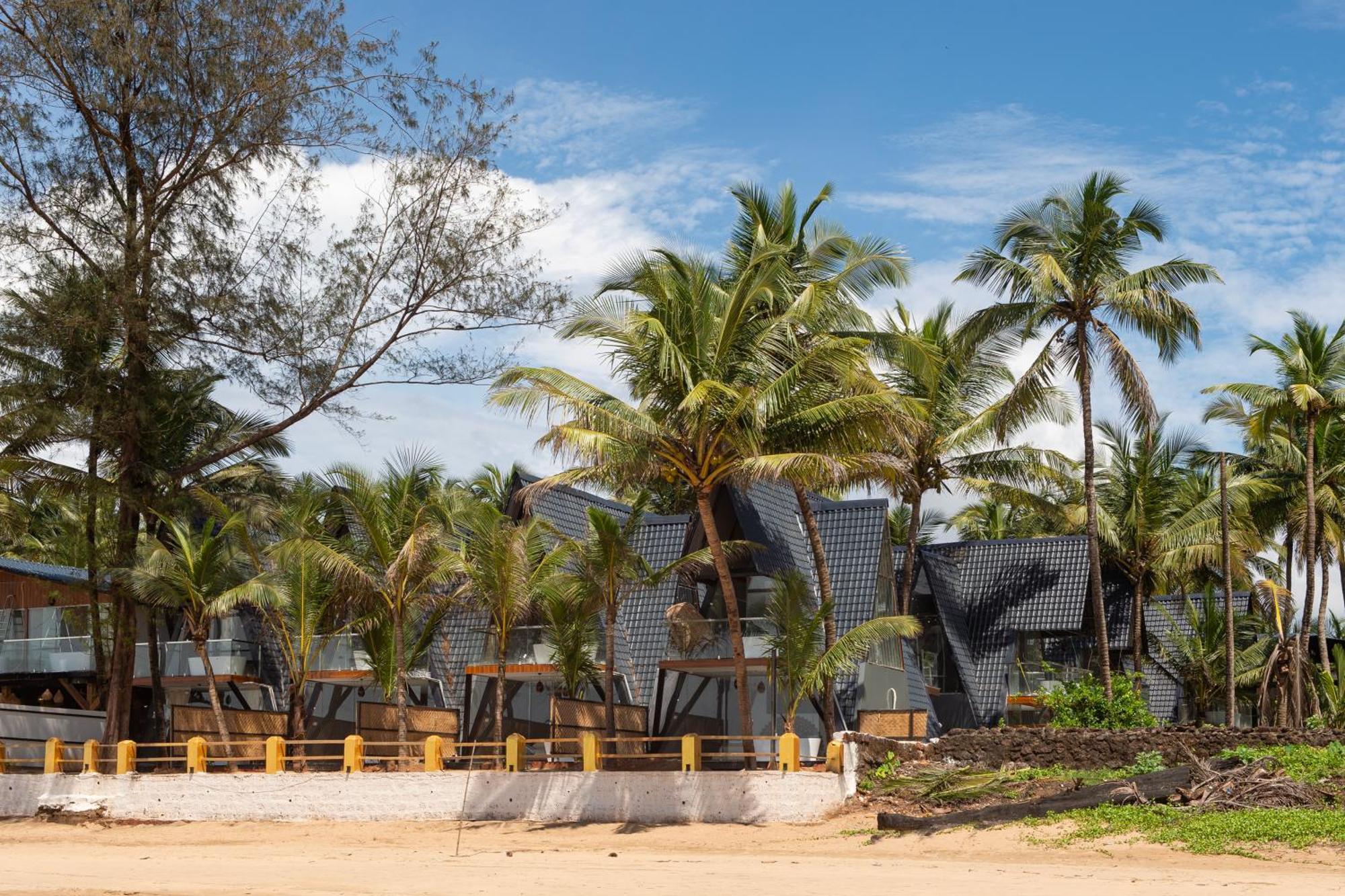 The Rose Goa Beach Resort Агонда Екстериор снимка
