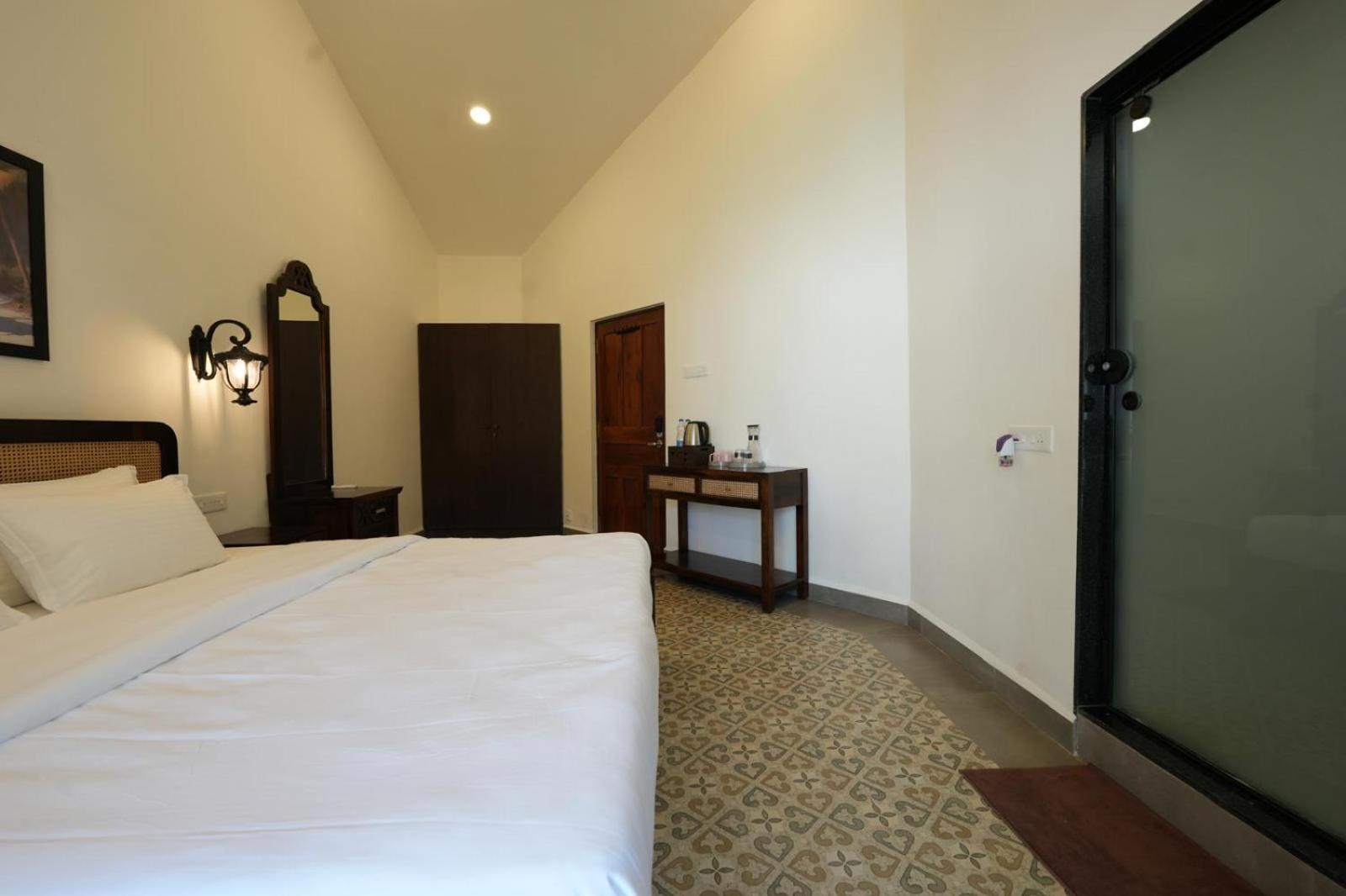 The Rose Goa Beach Resort Агонда Екстериор снимка