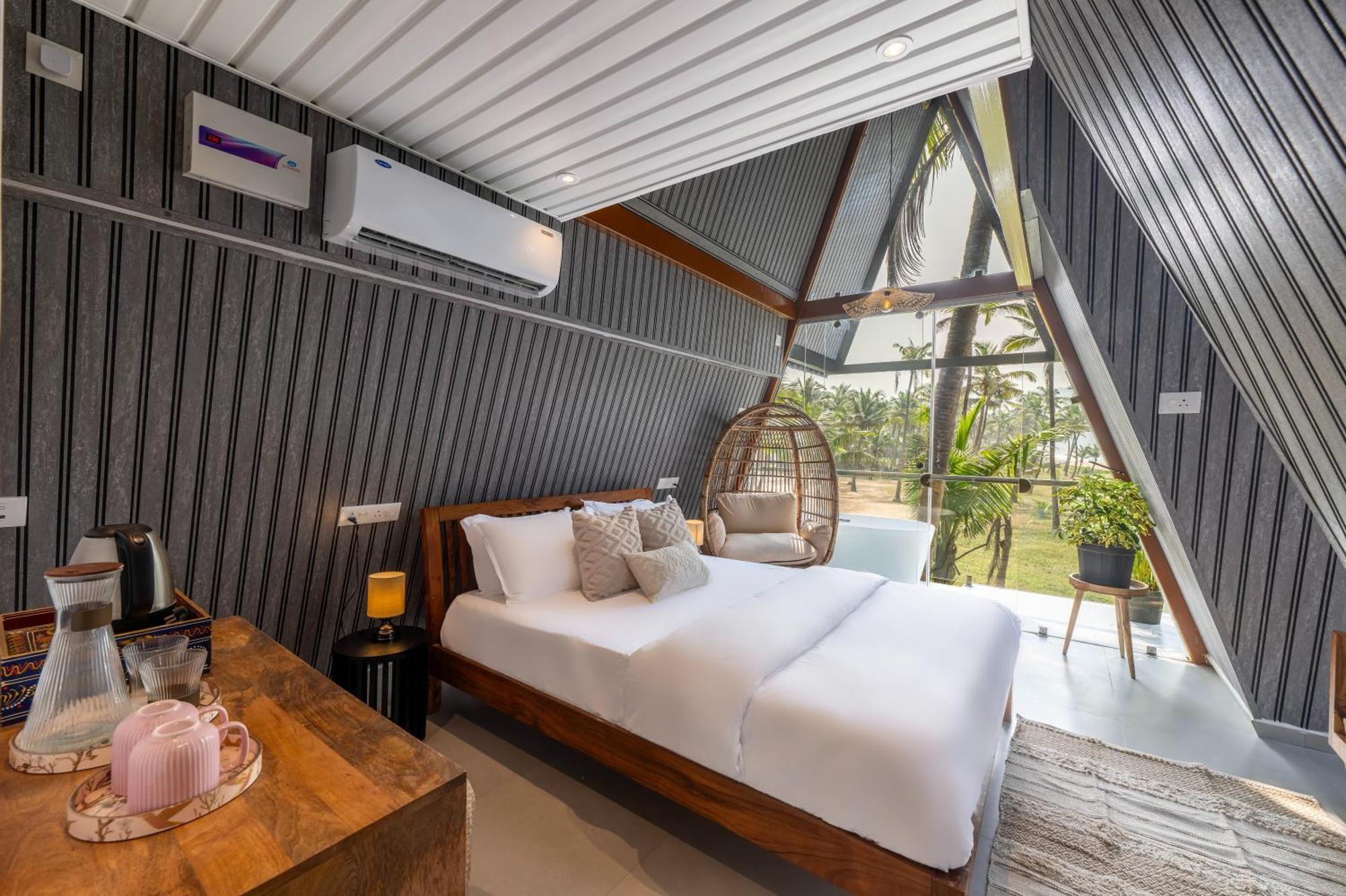 The Rose Goa Beach Resort Агонда Екстериор снимка